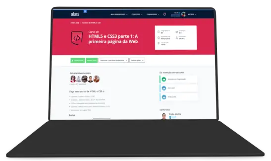 monitor e celular com site da alura plus aberto